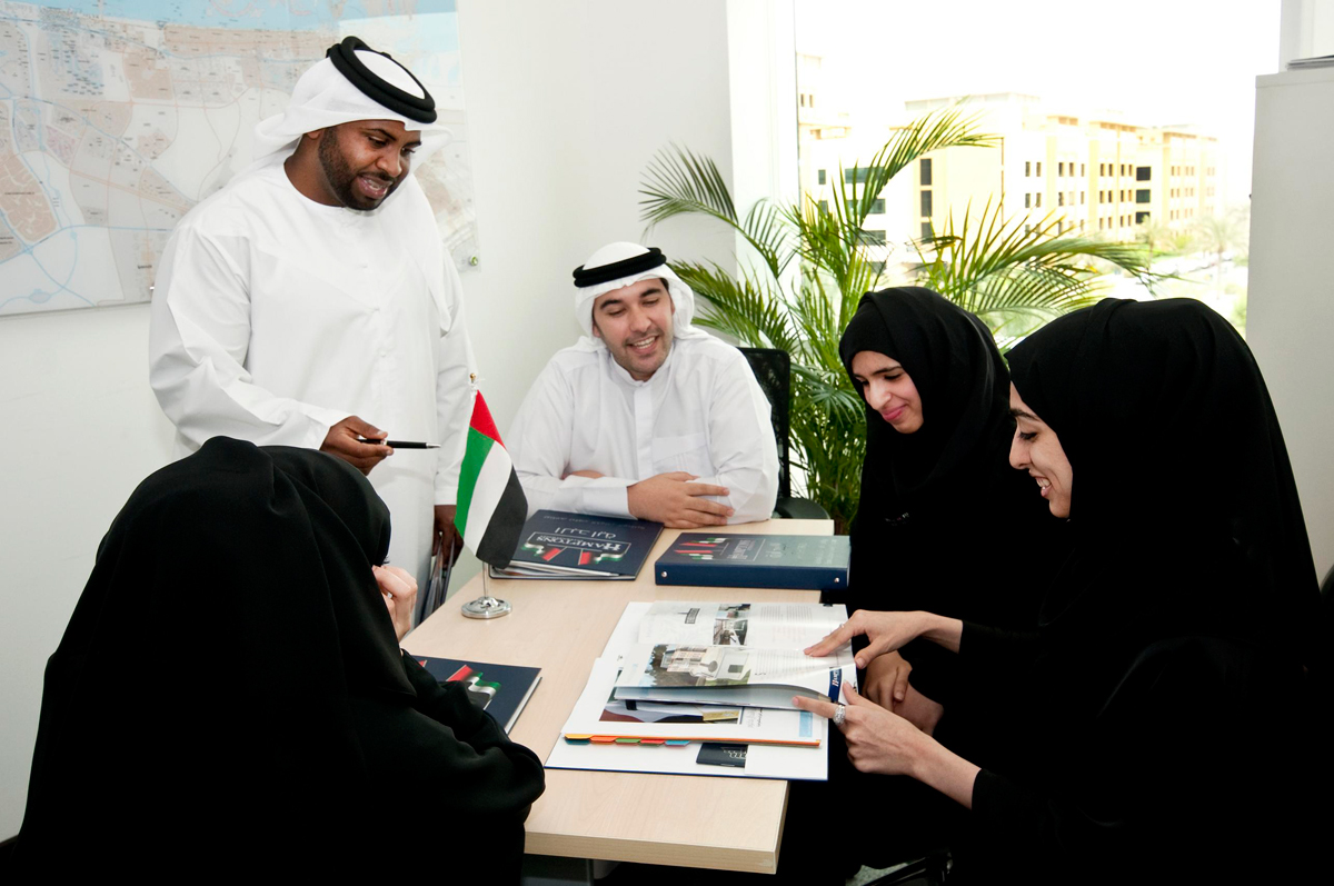 How to Get a Job in UAE in 2022 – 10 Best Tips